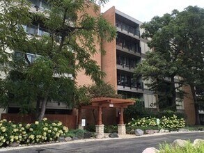 Building Photo - 5950 Oakwood Dr