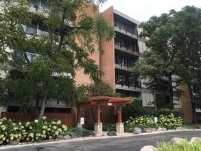 Building Photo - 5950 Oakwood Dr