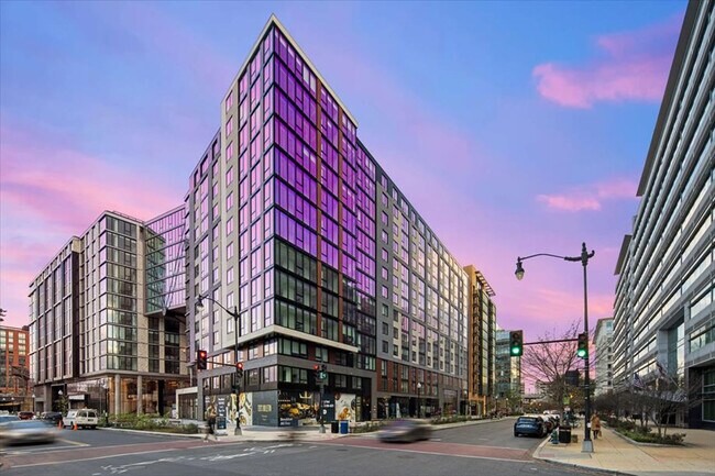 Foto del edificio - 1051 First Street Northeast-GO ID1040218P