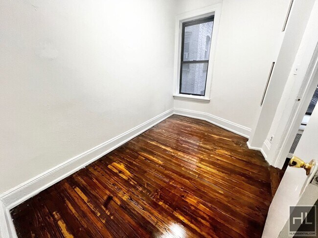 Building Photo - YORK AVENUE