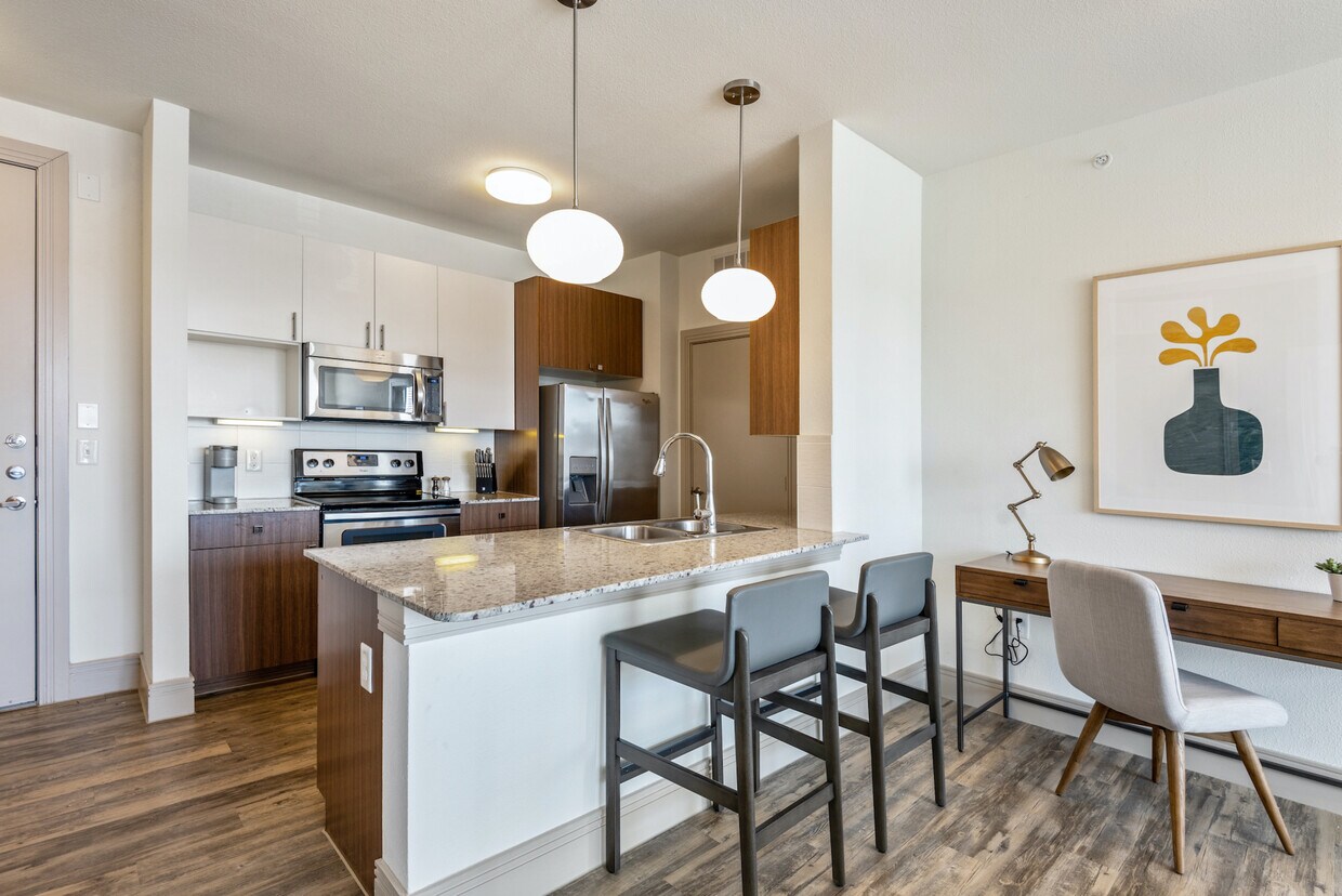 Foto principal - 13600 N Blackwelder Ave