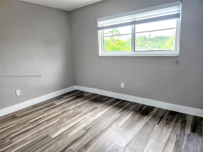 Building Photo - 1201 SW 42nd Ave