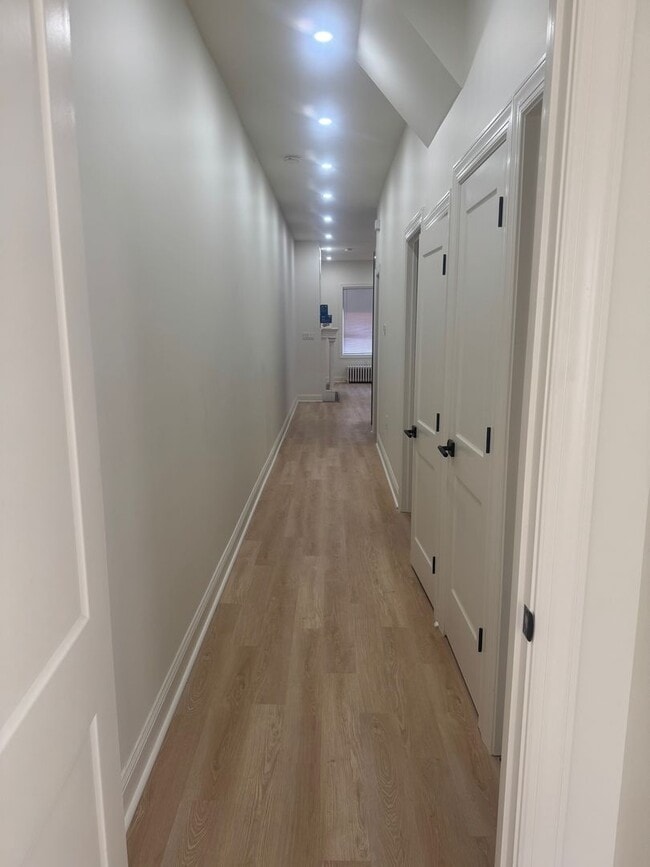 Building Photo - 5122 Walton Ave