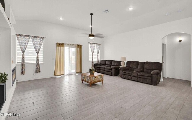 Foto del edificio - 12365 Desert Wolf Ave