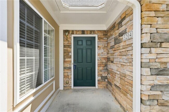 Building Photo - 3204 Village Ln