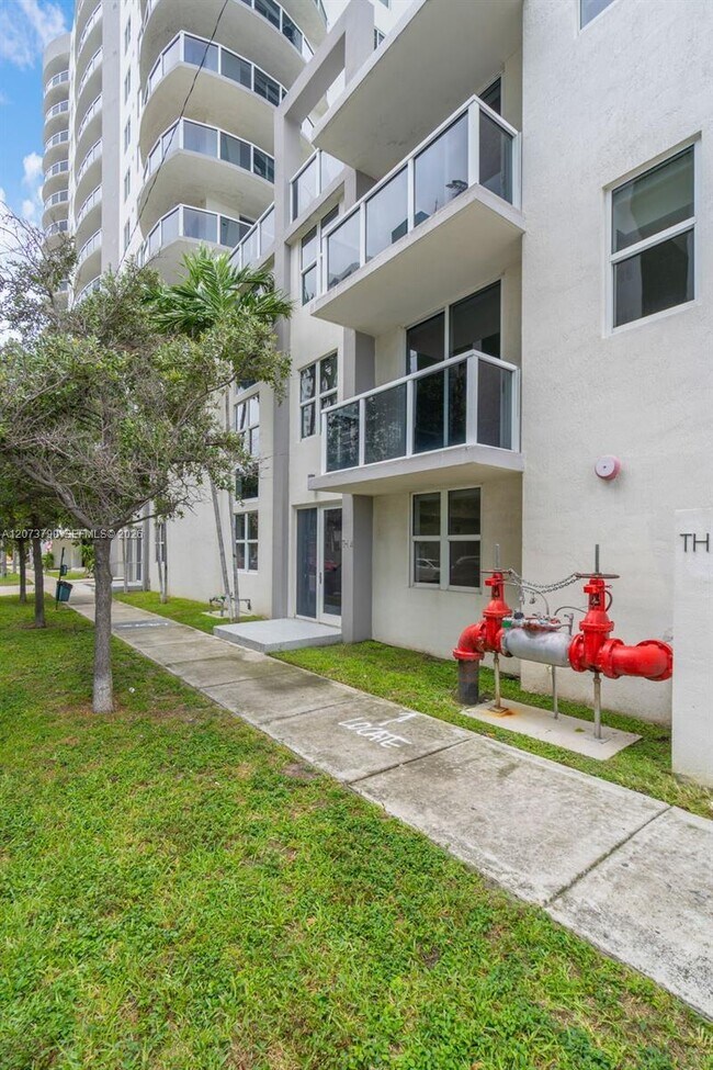 Foto del edificio - 601 NE 23rd St