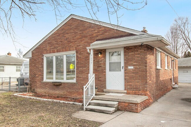 Building Photo - 4697 Pelham St