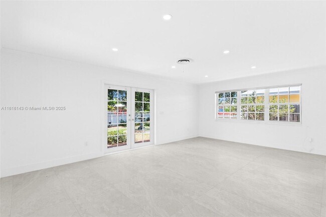 Building Photo - 2070 NE 54th Ct