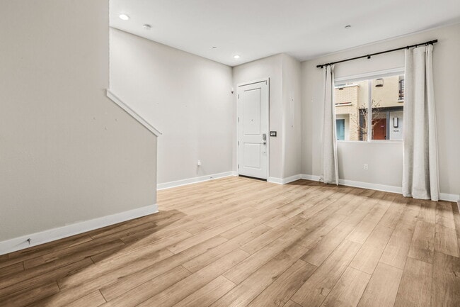 Foto del edificio - 7631 University Ave