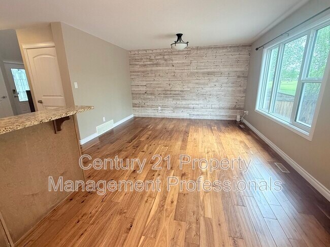 Photo du bâtiment - 21248-96 Avenue NW