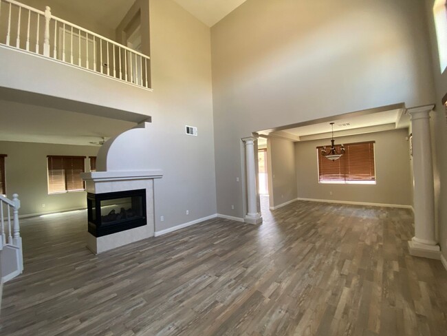 Building Photo - Stunning 4 bed, 3 bath home NLV 89081