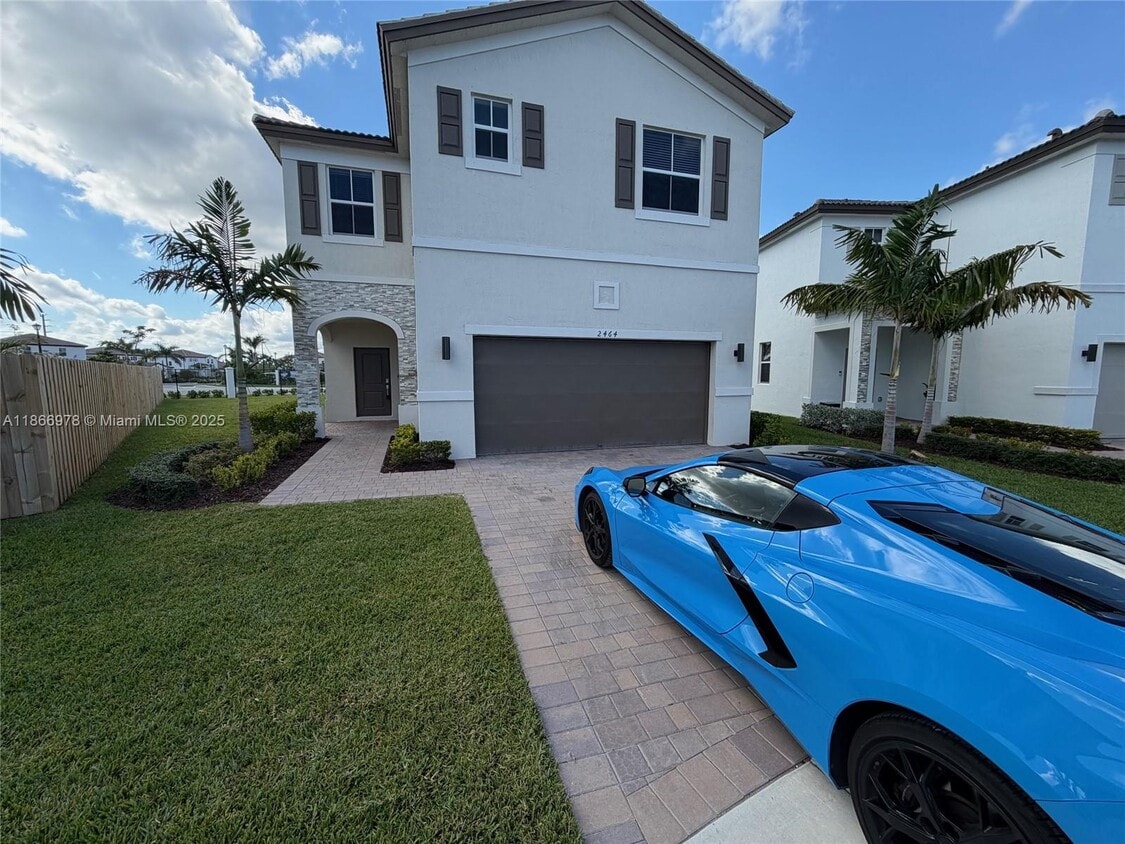 Primary Photo - 2464 SE 24th St