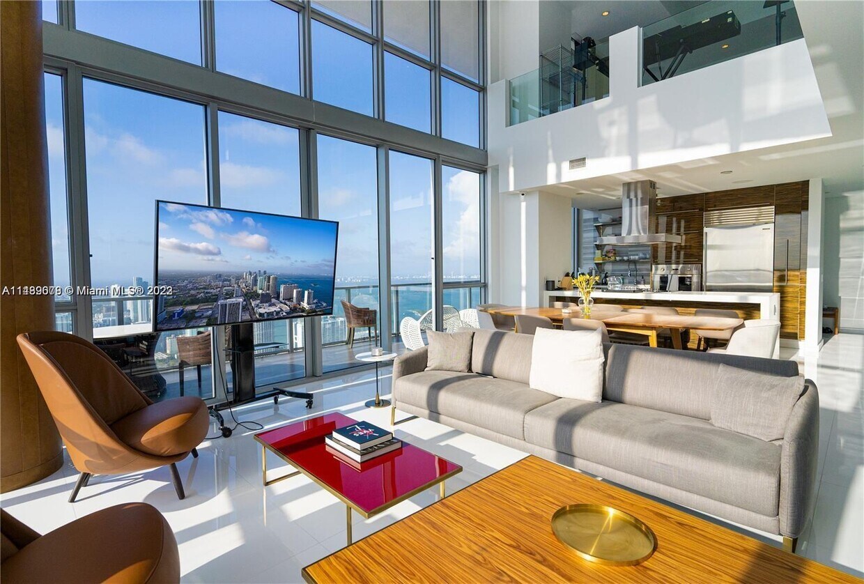 Primary Photo - 1100 Biscayne Blvd