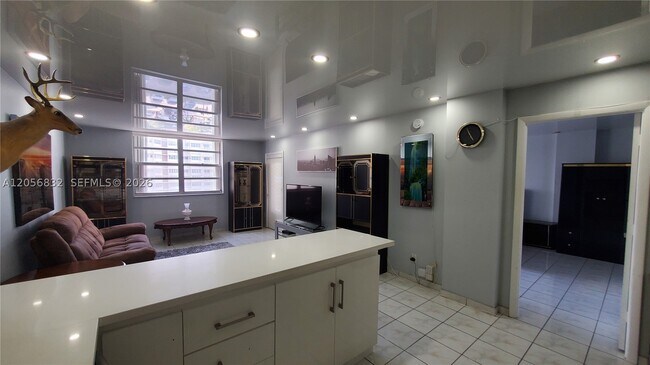 Building Photo - 1849 S Ocean Dr