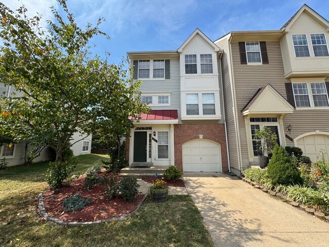 Beautiful And Spacious 3 Bed 3 Bath End Un... - Beautiful And Spacious 3 Bed 3 Bath End Un... House
