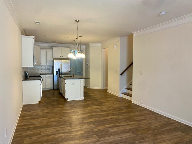 Building Photo - 13313 Savannah Point Dr