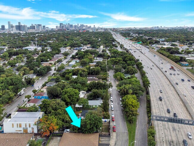Foto del edificio - 5751 NW 6th Ave