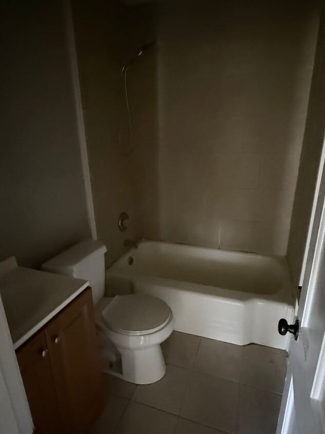 Building Photo - 6 The Knoll