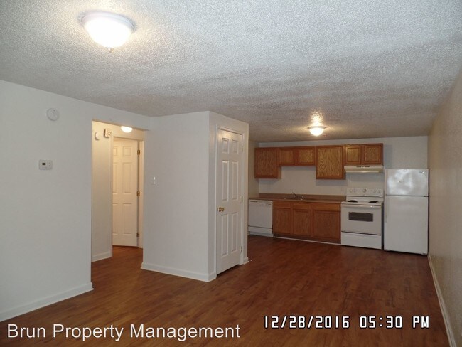Building Photo - 436 E Red Bud Rd