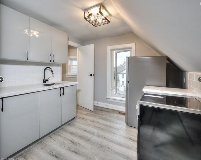 Photo du bâtiment - Loft-Style 1 Bedroom Apartment for Rent — ...