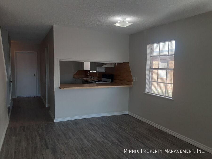 Primary Photo - 1606 Yonkers St