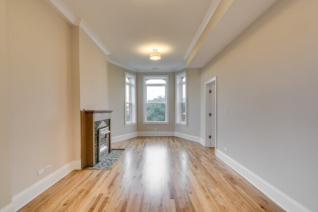 Foto del edificio - 2441 W Cortland St