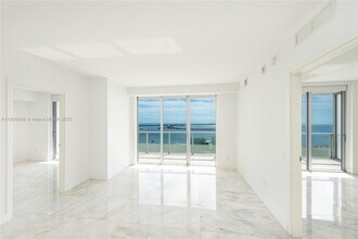 Building Photo - 1300 Brickell Bay Dr