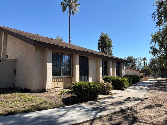 Building Photo - Remodeled Spring Valley Townhome
