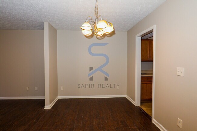 Foto del edificio - Move in before January 15th and choose your reward: a $250 Amazon Gift Card or a 55" Smart TV!