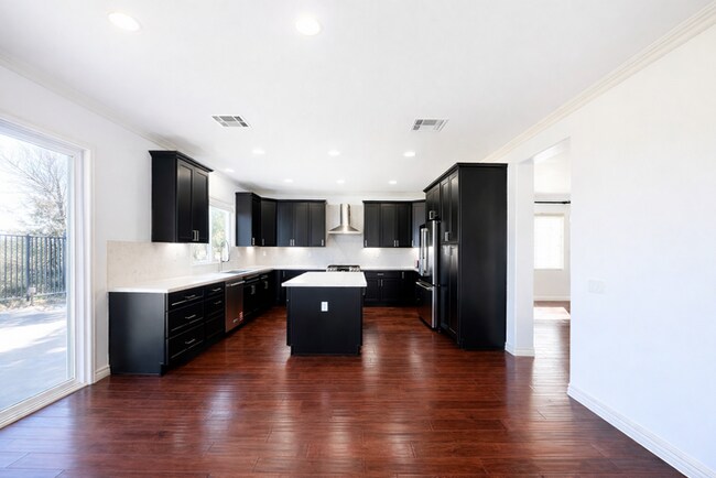 Foto del edificio - Imagine this... 6BR cul-de-sac home with downstairs guest suite, 3,882 sq ft, scenic views, upgra...