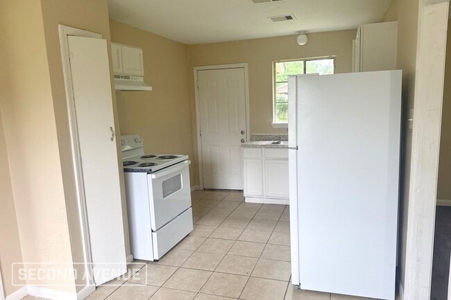 Foto del edificio - 9117 Oak Knoll Ln