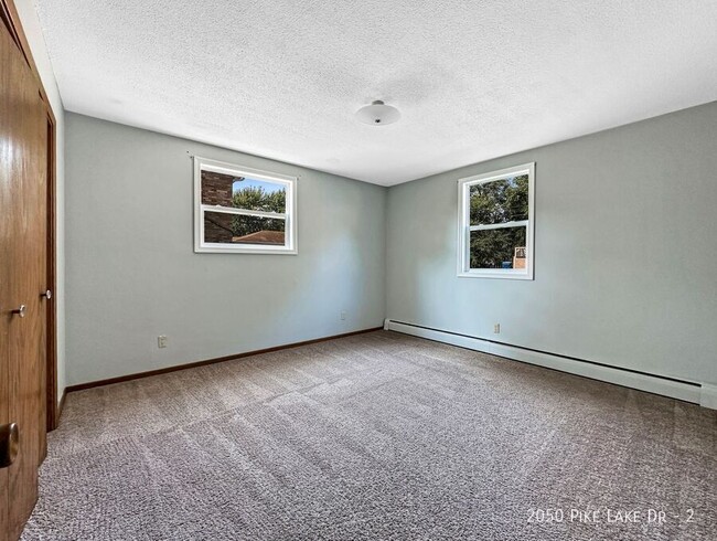Foto del edificio - 2050 Pike Lake Dr
