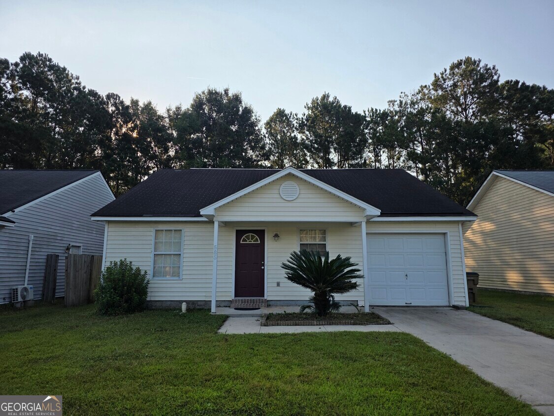 Foto principal - 585 Rushing St