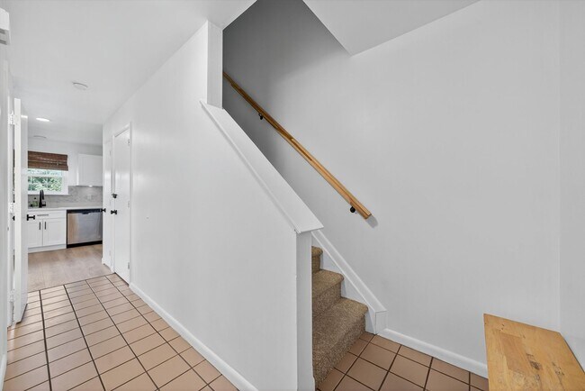 Building Photo - Gorgeous Newly Renovated 3 BR, 2.5 BA Town...