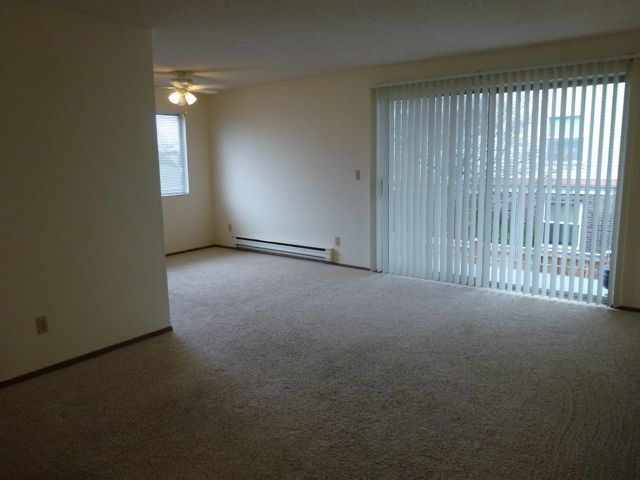 Building Photo - 20) 8746 Phinney