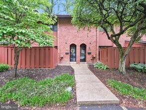 Building Photo - 1802 Worthington Dr