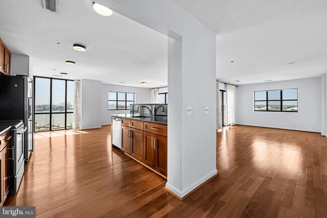 Building Photo - 2702 Lighthouse Point E