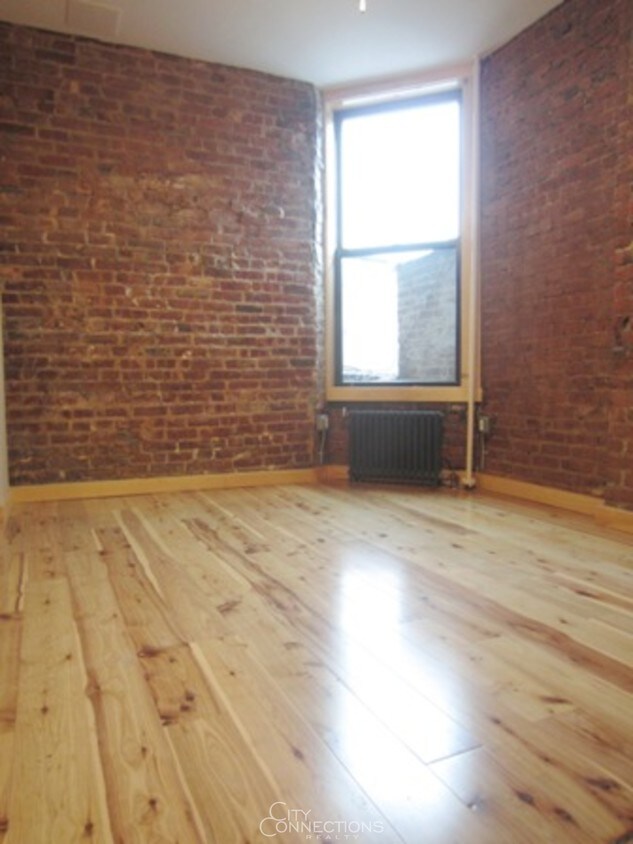 Building Photo - 103 Macdougal St