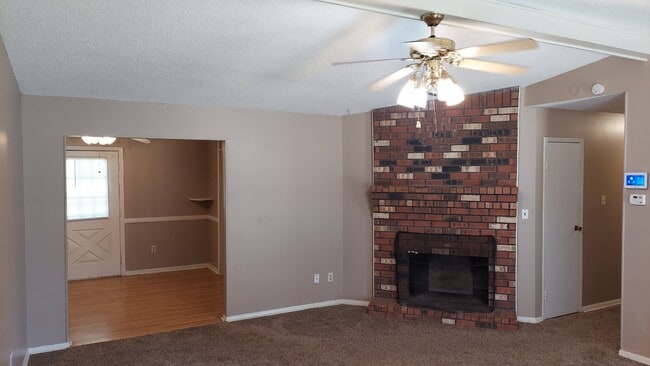 Living ROom - 2241 Bromley Ln