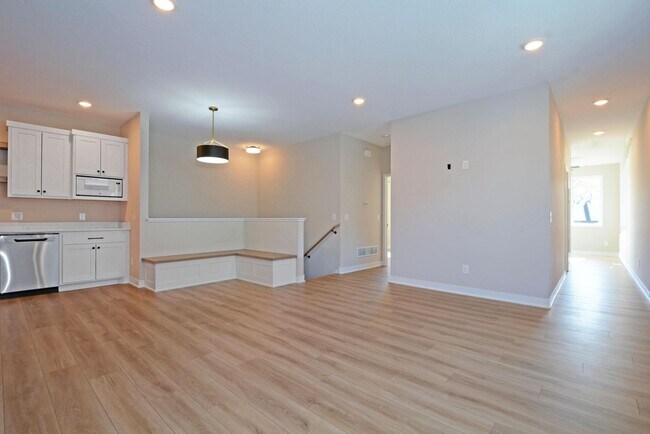 Foto del edificio - New Construction Townhouse Available Now in Roseville!