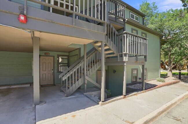 Foto del edificio - $2,340.95, 2 Bed 2 Bath Condo in Boulder with In Unit Laundry!