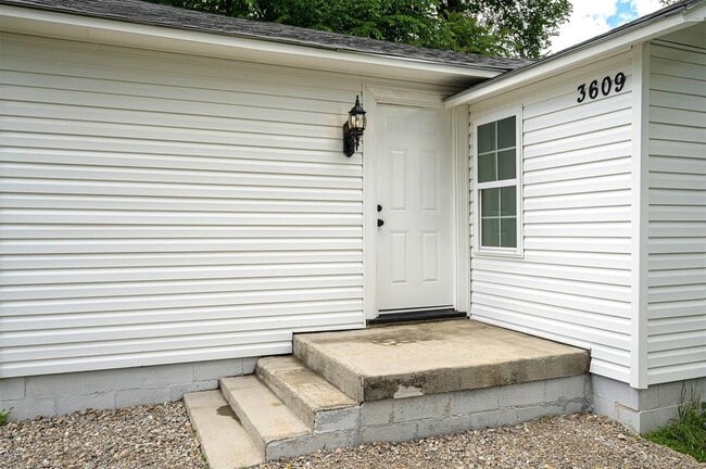 Building Photo - 3609 NW 13th St