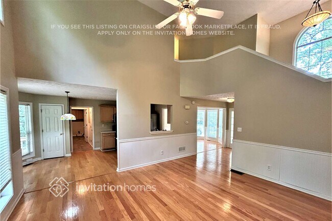 Building Photo - 6935 N Glen Dr