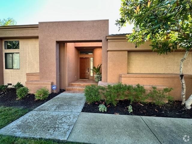 Building Photo - 4009 W Lakeshore Dr