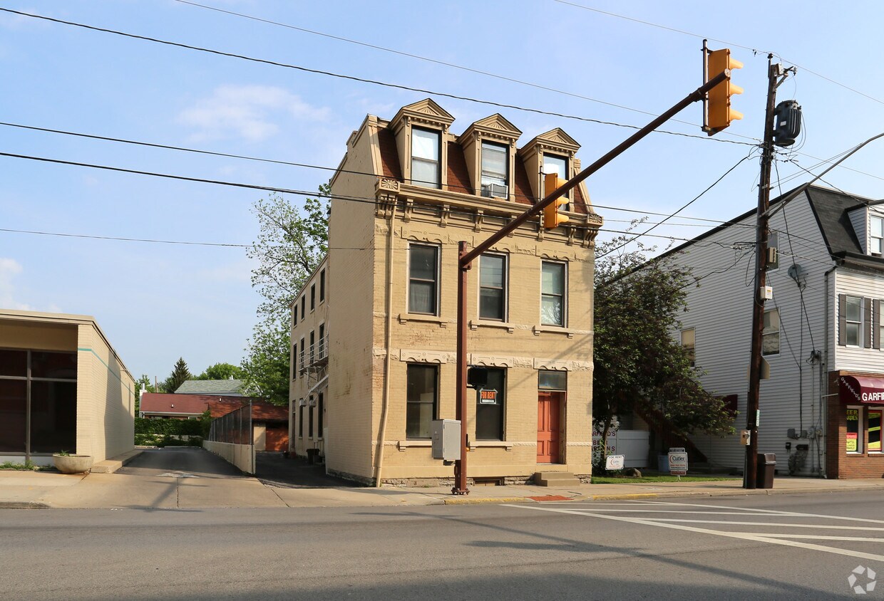 Building Photo - 4525 Vine St