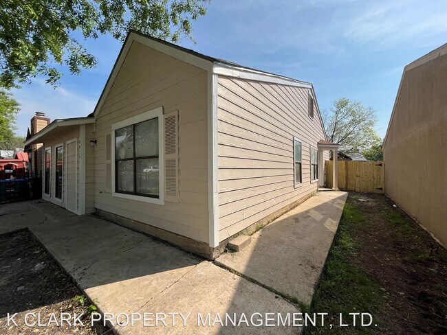Building Photo - 4 br, 2 bath House - 4014 COLONIAL SUN DR.