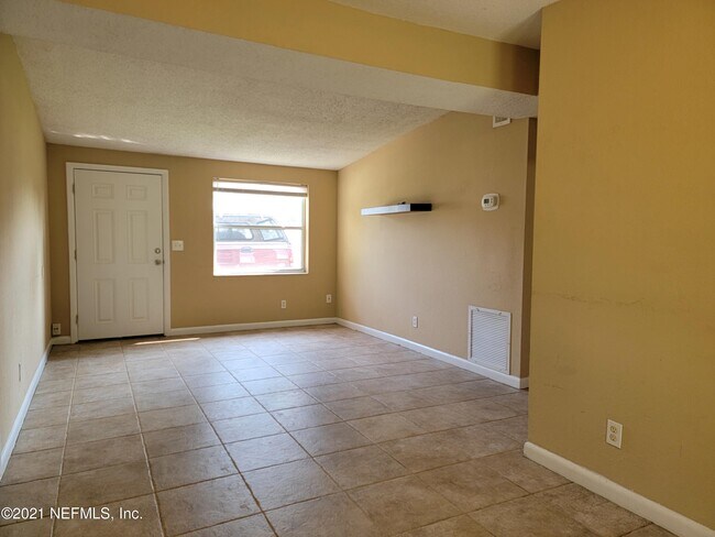 Foto del edificio - 115 Saratoga Cir S