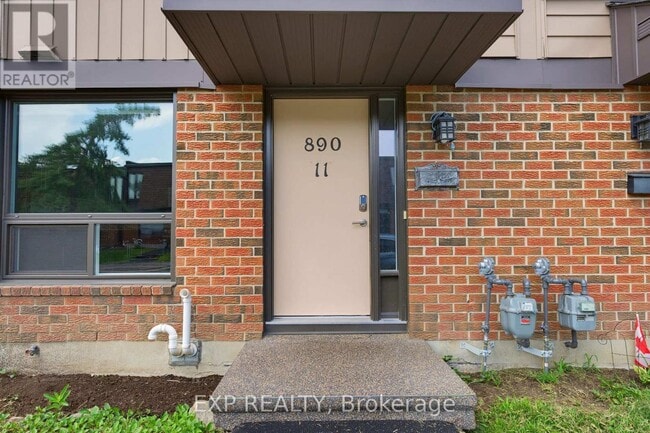 Building Photo - 890 Cahill Dr W