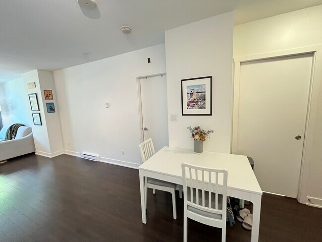 Photo du bâtiment - 212-1777 W 7th Ave