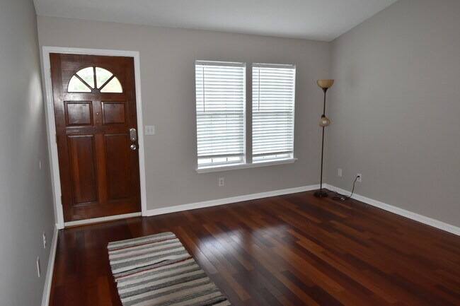 Foto del edificio - 4824 Weybridge Ln
